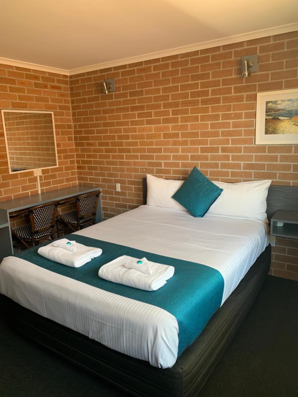 The Oaks Hotel Motel Albion Park Exterior foto