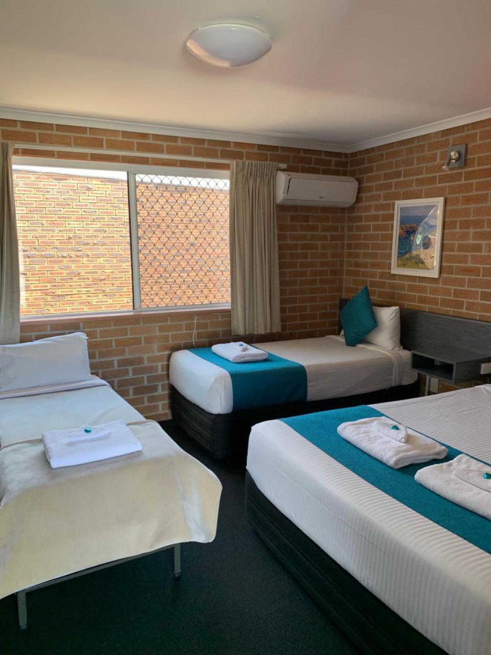 The Oaks Hotel Motel Albion Park Exterior foto